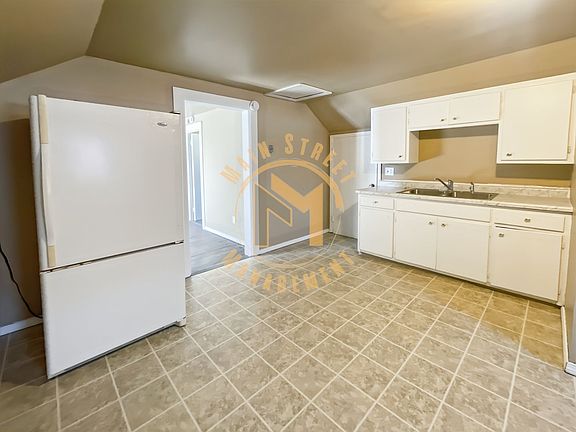 2nd image of 841 S Oakland Ave