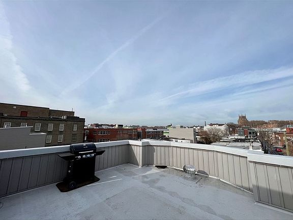 5th image of 2550 Emerald St Unit B