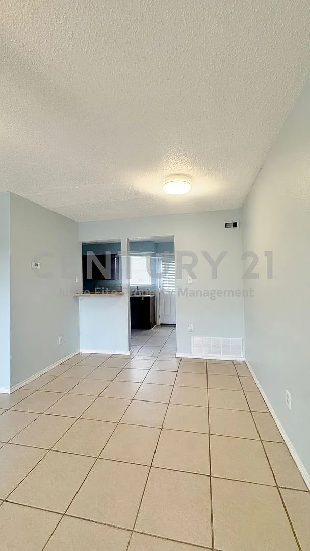 Lovely 2-Story 2/1.5 Apartment in Dallas Ready for Move-In! — Photo 3