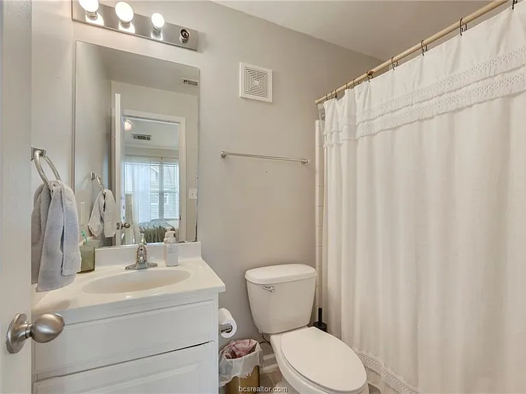 1725 Harvey Mitchell Pkwy S #1433 — Photo 9