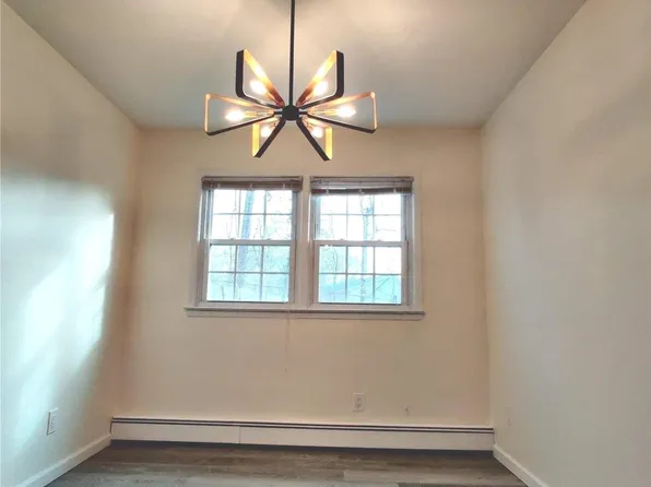 174 Iceland Dr, Huntington Station, NY 11746