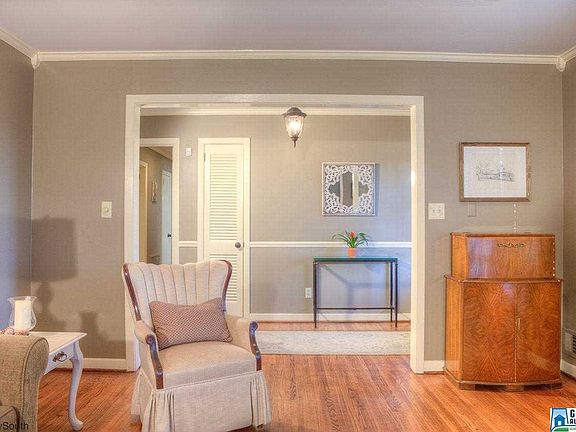 3rd image of 2112 Woodhue Cir