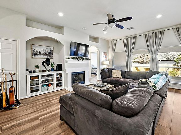 5th image of 20404 Farm Pond Ln