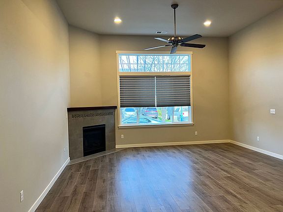 4th image of 11458 Glacier Pl NW