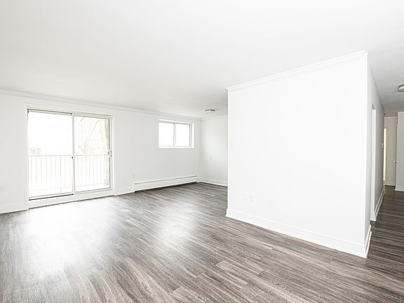 5th image of 543 Mornington Ave