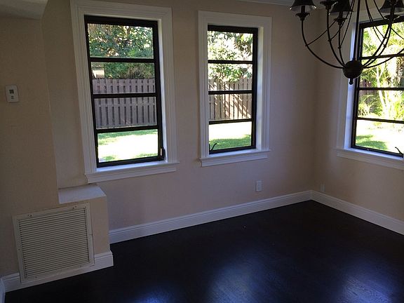 5th image of 224 Vanderbilt Dr