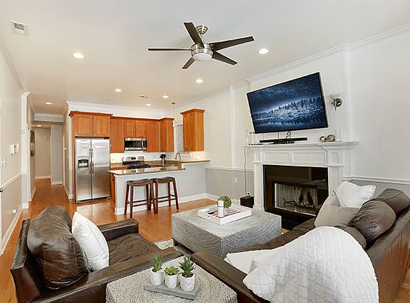 2nd image of 4222 S King Dr Unit 2N
