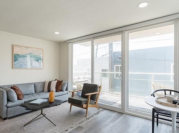 2nd image of 725 Redondo Ct Unit 25