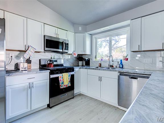 4th image of 10 Lila Ln