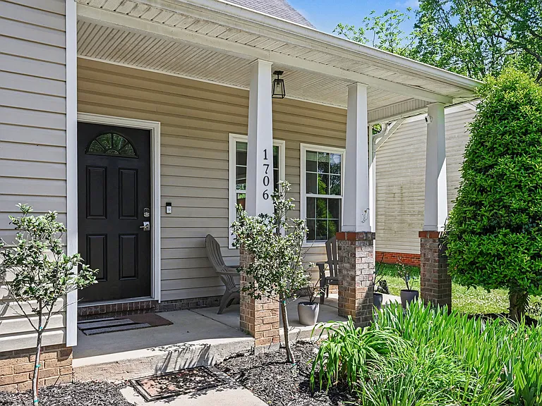1706 Dallas Ave — Photo 2