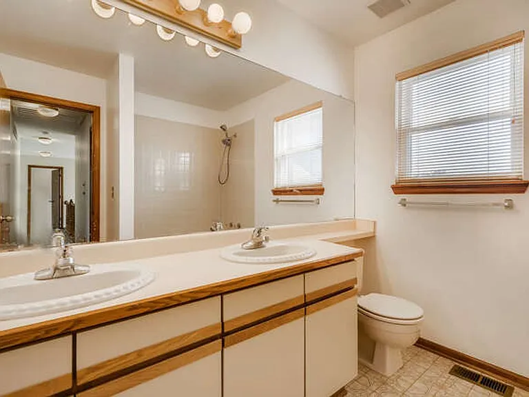 9151 Kenwood Ct — Photo 11