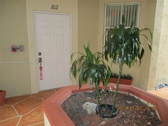 5th image of 8980 W Flagler St APT 102