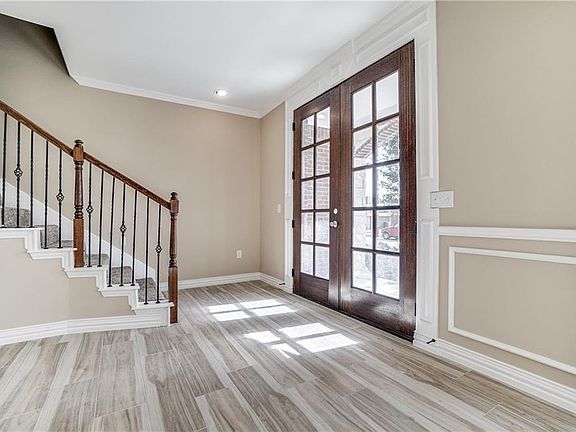 4th image of 4813 Crestpoint Ln