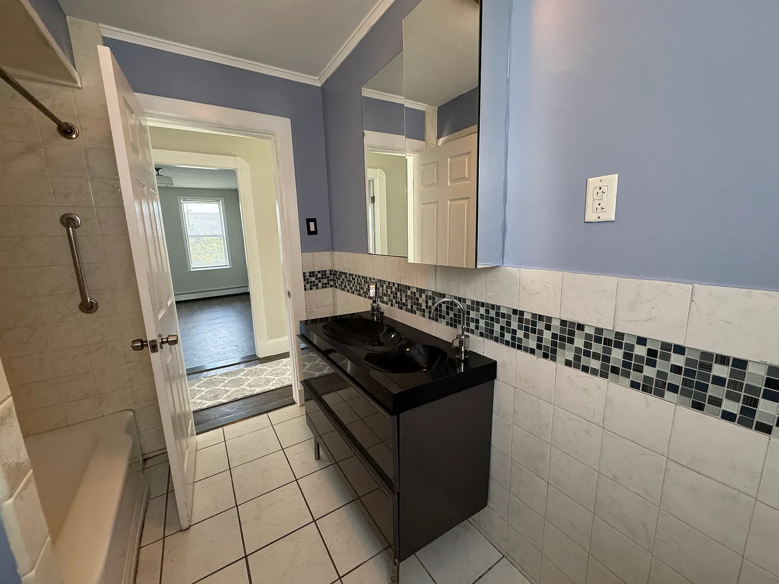 5 bed, 2000 sqft, $5,000 — Photo 4