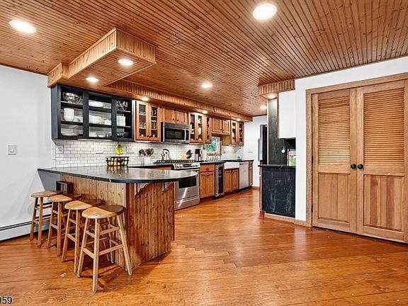 2nd image of 106 Demarest Rd