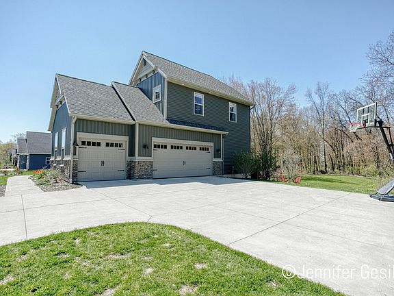 3rd image of 8973 Hopewell Dr