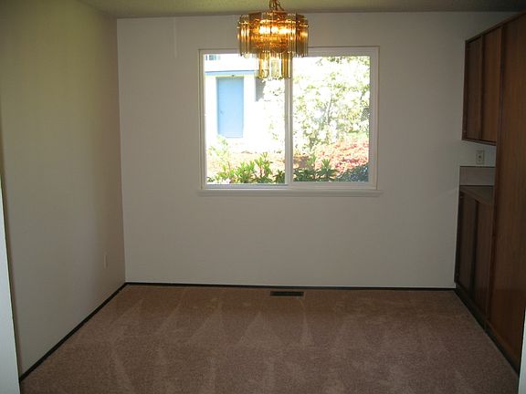 4th image of 1907 Oxbow St NE