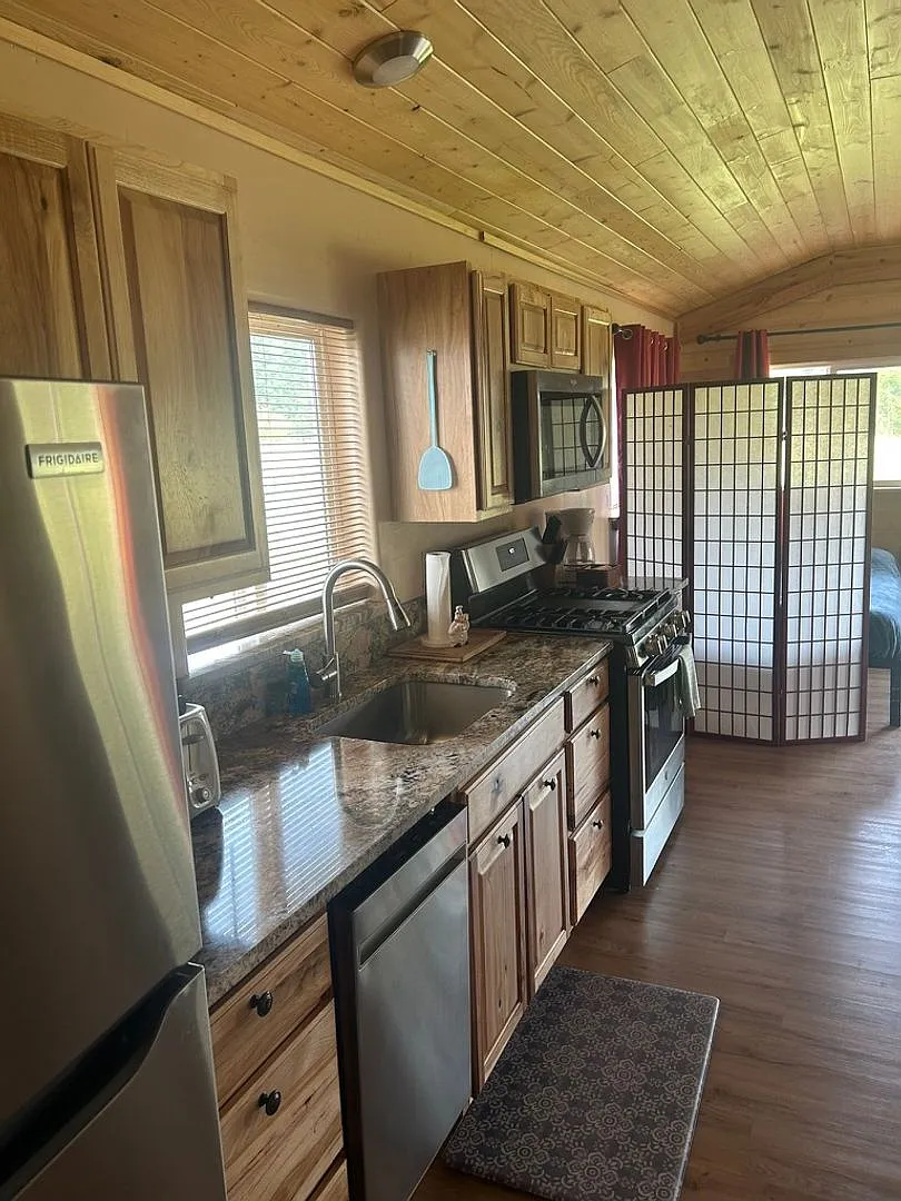 1 Bedroom/1 Bath Cottage for Rent on shared 5 Acres Oct 2026 - May 2027 — Photo 4