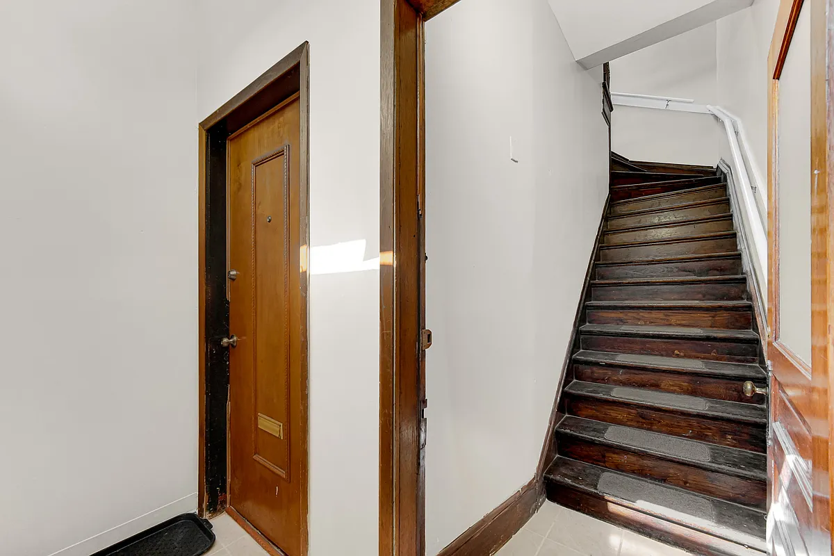 Building Photo - 6424 S Ingleside Ave #2