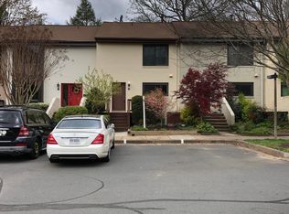 2058 Golf Course Dr, Reston, VA 20191