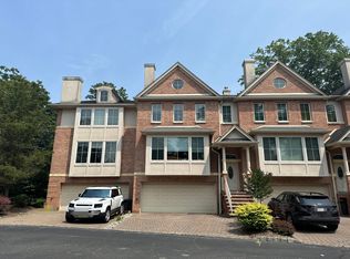 27 Harrington Ct #27A, Harrington Park, NJ 07640