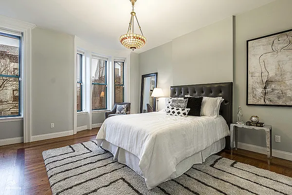 Rented by Dixon Advisory USA Inc. | media 24