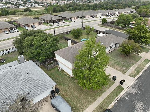 3rd image of 2703 Huckleberry Dr