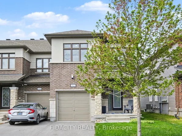 312 Lipizzaner St, Ottawa, ON K2S 0X8