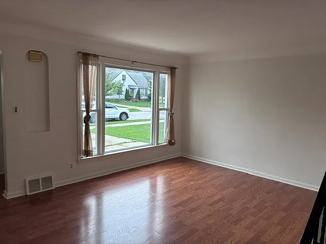 3 bed, 1300 sqft, $1,845 — Photo 3
