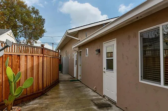1 bed, $2,000 — Photo 1
