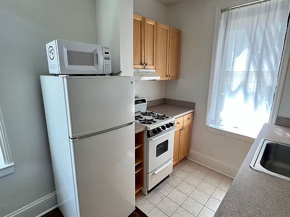 2nd image of 1 Broad Pkwy Unit 2F