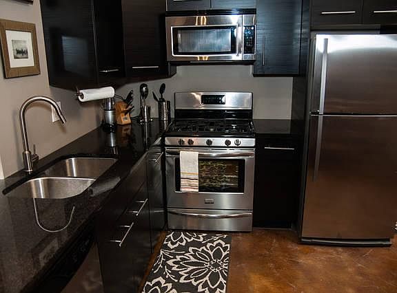 4th image of 3106 Commerce St #3104