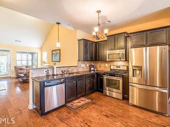 3rd image of 6921 Creekstone Pl