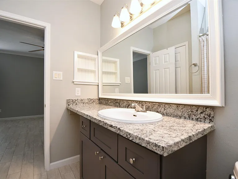 382 Wilcrest Dr — Photo 31