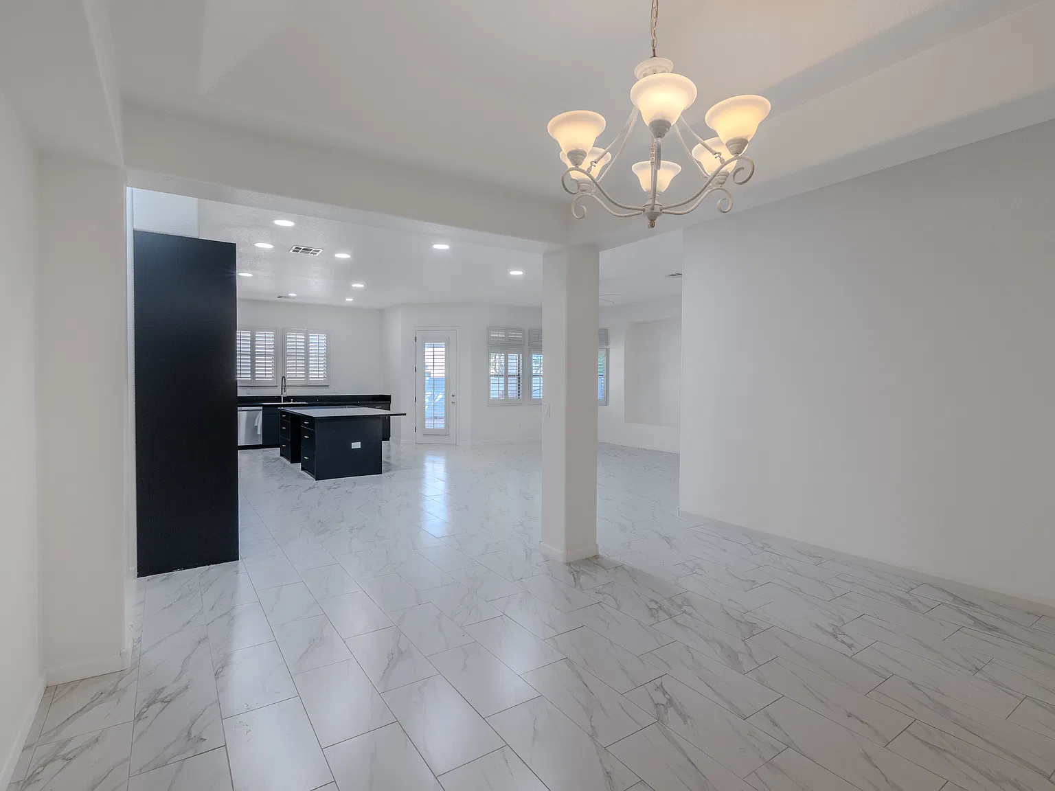 4 bed, 2431 sqft, $3,200 — Photo 4