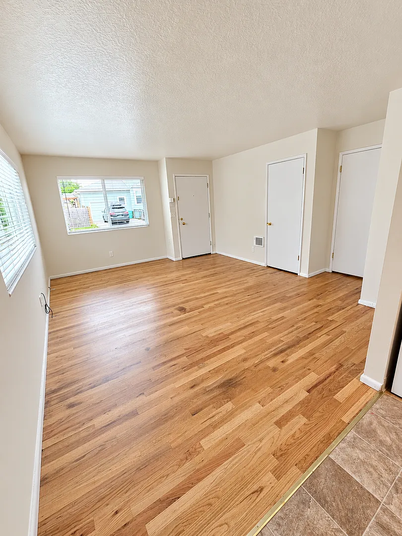 4412 SE 57th Ave * Great 2 Bed, 1 Bath Duplex Apartment in Inner Portland — Photo 3