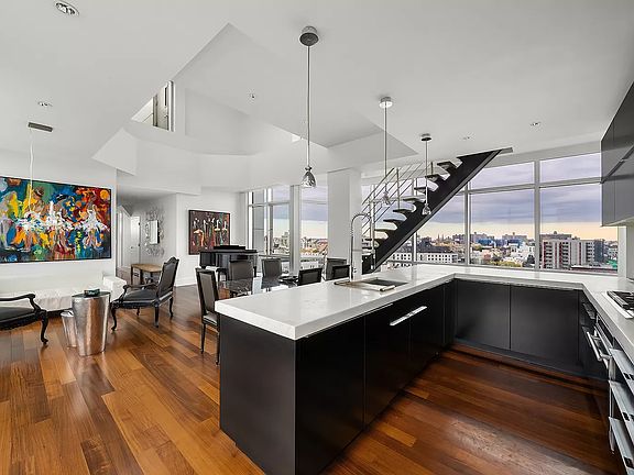 3rd image of 50 Bayard St Ph 4
