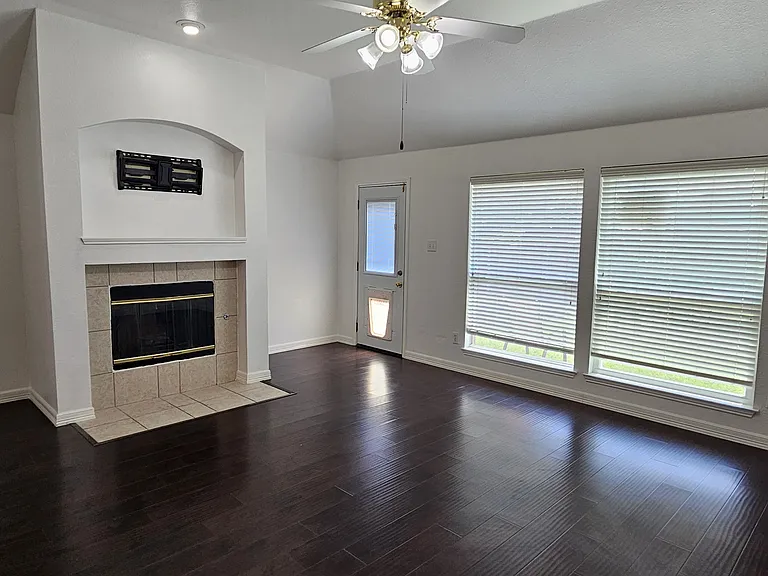 1503 Heather Brook Dr — Photo 6
