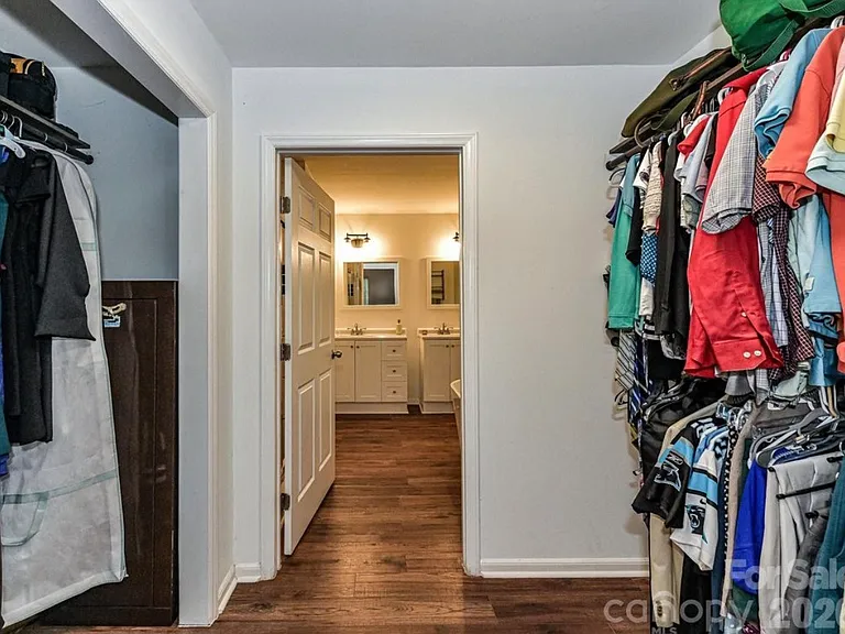 1240 Skyview Rd — Photo 10