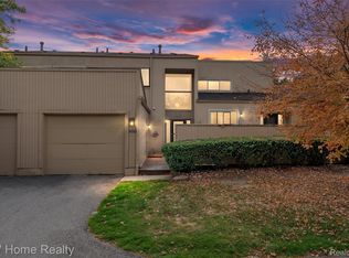 7356 Balsam Ct, West Bloomfield, MI