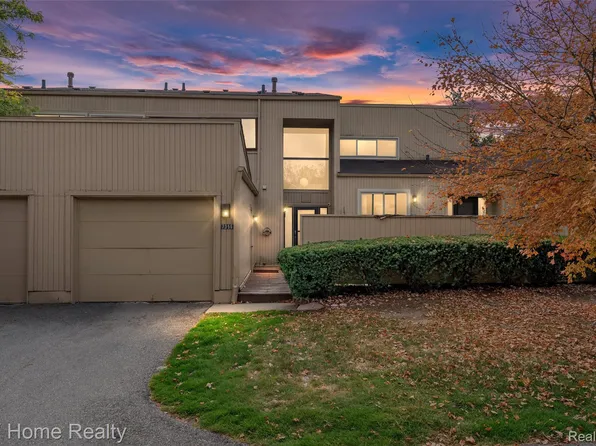 7356 Balsam Ct, West Bloomfield, MI 48322