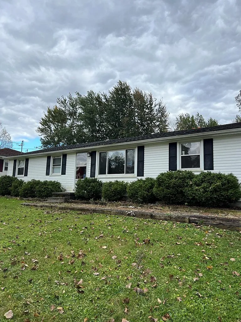 1023 Charles St photo 1