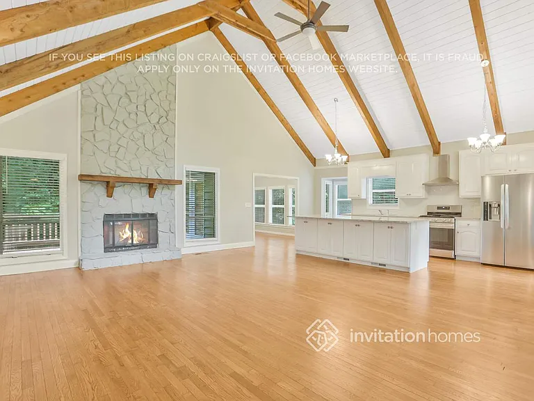 405 Bramble Ct — Photo 3