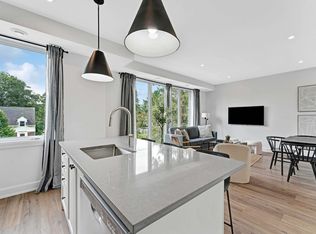 155 Sanford Ave #C, Ottawa, ON K2C0E8
