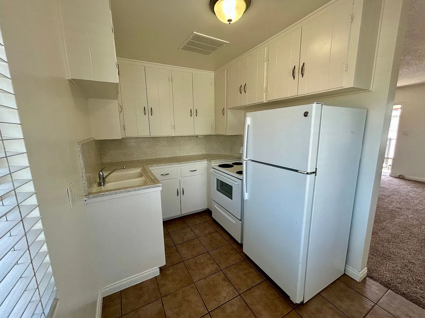 1 Bed, 1 Bath in Central SD! Water/Trash Included — Photo 4