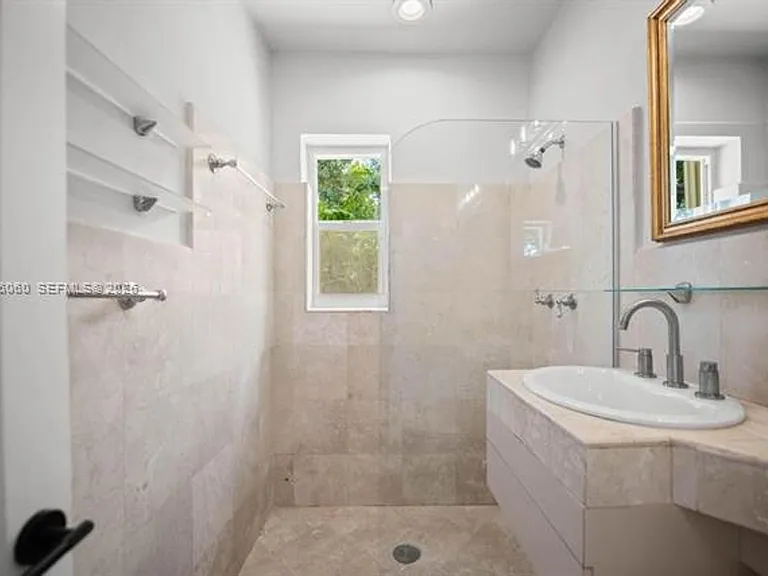 11222 NE 9th Ave — Photo 5