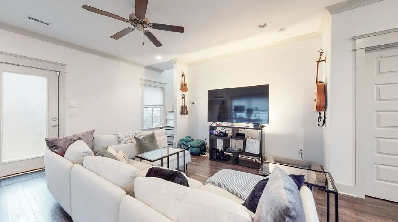 1 bed, 1.5 bath, 1456 sqft, $1,800 — Photo 4