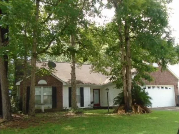 262 Okehampton Dr, Goose Creek, SC 29445