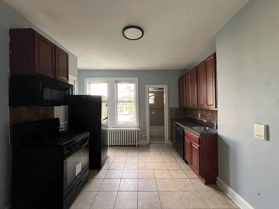 96 Seaview Ave #3L