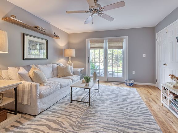4th image of 18 Brittany Ln